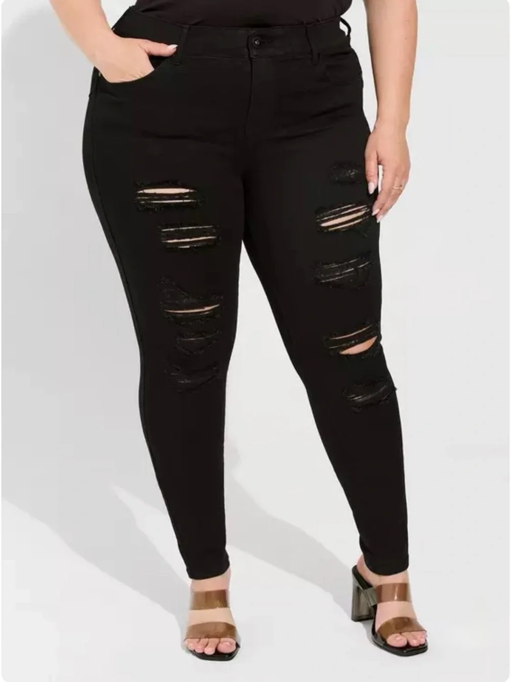 EUC Torrid Bombshell Skinny Premium Stretch High-Rise Destructed Jean - 18S